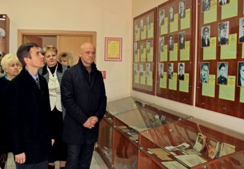 В преддверии 70-летия освобождения Одессы лучшие школьники заступили на Почетную Вахту на Посту №1