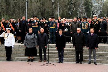 В преддверии 70-летия освобождения Одессы лучшие школьники заступили на Почетную Вахту на Посту №1