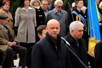 В преддверии 70-летия освобождения Одессы лучшие школьники заступили на Почетную Вахту на Посту №1