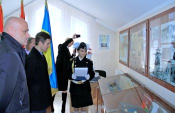 В преддверии 70-летия освобождения Одессы лучшие школьники заступили на Почетную Вахту на Посту №1