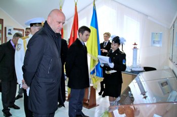 В преддверии 70-летия освобождения Одессы лучшие школьники заступили на Почетную Вахту на Посту №1