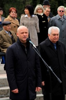 В преддверии 70-летия освобождения Одессы лучшие школьники заступили на Почетную Вахту на Посту №1