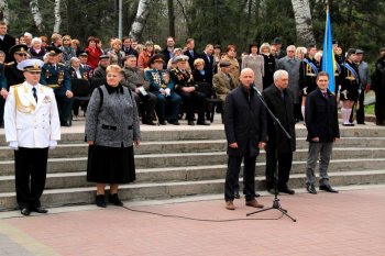 В преддверии 70-летия освобождения Одессы лучшие школьники заступили на Почетную Вахту на Посту №1