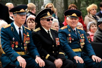 В преддверии 70-летия освобождения Одессы лучшие школьники заступили на Почетную Вахту на Посту №1