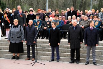 В преддверии 70-летия освобождения Одессы лучшие школьники заступили на Почетную Вахту на Посту №1