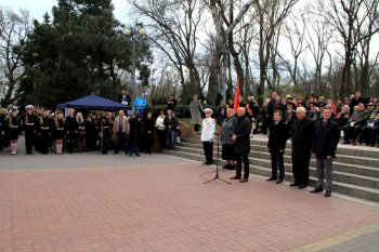 В преддверии 70-летия освобождения Одессы лучшие школьники заступили на Почетную Вахту на Посту №1