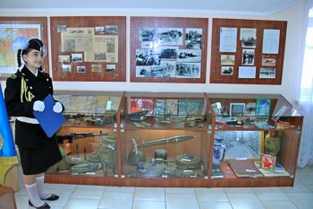В преддверии 70-летия освобождения Одессы лучшие школьники заступили на Почетную Вахту на Посту №1