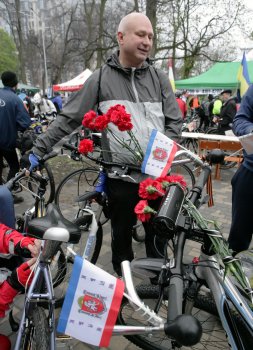 Едут! Одесситы на велосипедах разных марок и модификаций поехали в традиционный велопробег (фото)