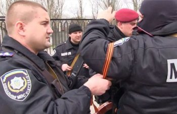 В Донецке митингующие заняли здание областного МВД