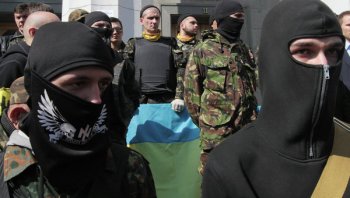 В Славянск прибыли боевики "Правого сектора", сообщают протестующие