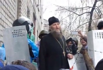 Духовенство поздравляет с Вербным воскресеньем защитников Славянска (видео)