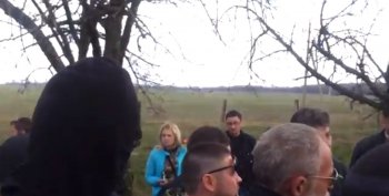 Жители Краматорска собираются на блок-постах, чтобы не пустить военных в город (видео)