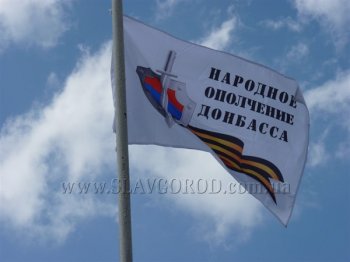 Славянск сегодня: На земле баррикады и бронетехника, а в небе кружит истребитель (фото, видео)