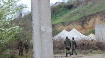 Неизвестные лица в военной форме создали под Одессой военный лагерь (фото) 