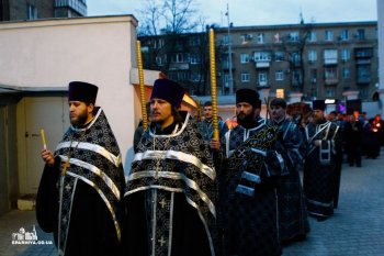 В Великую Субботу митрополит Агафангел совершил чин погребения Плащаницы и Божественную литургию