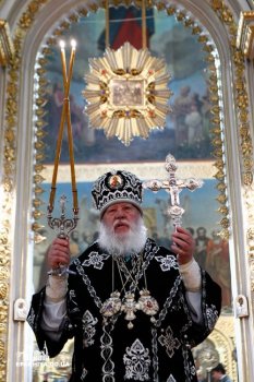 В Великую Субботу митрополит Агафангел совершил чин погребения Плащаницы и Божественную литургию