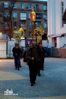 В Великую Субботу митрополит Агафангел совершил чин погребения Плащаницы и Божественную литургию