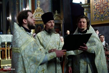 В Великую Субботу митрополит Агафангел совершил чин погребения Плащаницы и Божественную литургию