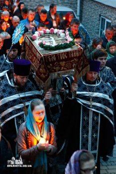 В Великую Субботу митрополит Агафангел совершил чин погребения Плащаницы и Божественную литургию