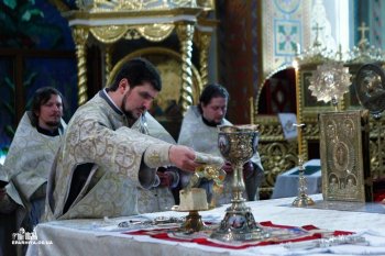 В Великую Субботу митрополит Агафангел совершил чин погребения Плащаницы и Божественную литургию