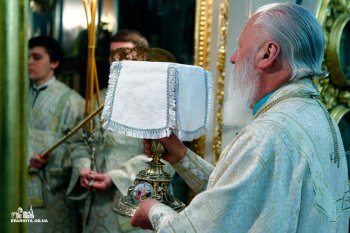 В Великую Субботу митрополит Агафангел совершил чин погребения Плащаницы и Божественную литургию