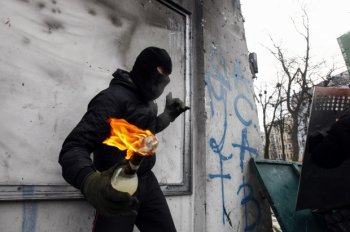 «Правый сектор» отдает «коктейли Молотова» согласно Женевским договоренностям - СБУ