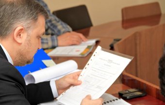 Геннадий Труханов подал документы в избирательную комиссию (фото)