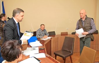Геннадий Труханов подал документы в избирательную комиссию (фото)
