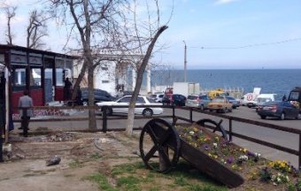 В Одессе демонтируют незаконные будки (фото)