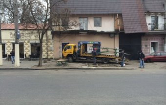 В Одессе демонтируют незаконные будки (фото)