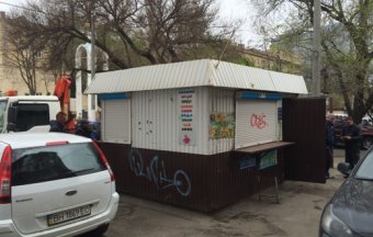 В Одессе демонтируют незаконные будки (фото)
