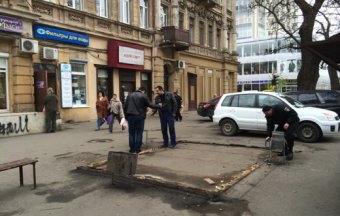 В Одессе демонтируют незаконные будки (фото)
