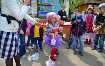 Юные одесситы выступили с экологическим дефиле в зоопарке (фото)