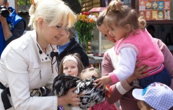 Юные одесситы выступили с экологическим дефиле в зоопарке (фото)