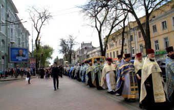 Крестный ход: «Просим мира Украине»