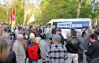 Геннадий Труханов встретился с одесситами в сквере имени Мечникова (фото)
