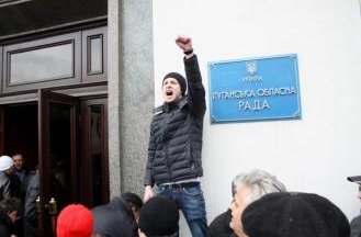 Представители Луганской республики взяли под контроль областную администрацию
