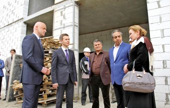 Геннадий Труханов проинспектировал строительство больницы скорой помощи на Малиновского