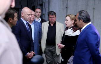 Геннадий Труханов проинспектировал строительство больницы скорой помощи на Малиновского