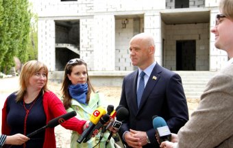 Геннадий Труханов проинспектировал строительство больницы скорой помощи на Малиновского