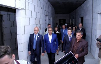 Геннадий Труханов проинспектировал строительство больницы скорой помощи на Малиновского