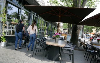 Одесские рестораны заполонили тротуары города