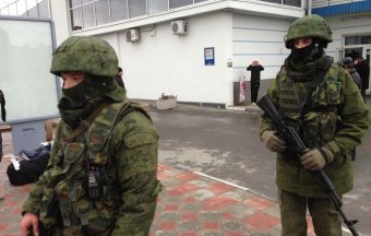 В Житомире высадился десант "зеленых человечков" (видео)