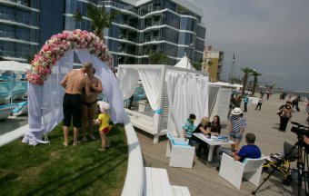 Одесситы устроили марафон поцелуев (фото)