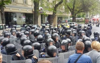 Одесситы штурмуют здание горУВД (трансляция)