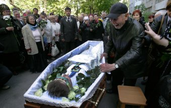 Сегодня в Одессе прощались с 17-летним Вадимом Папурой (фото)