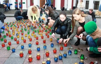 Одесситы подарили родному Городу-герою Звезду Памяти из сотен свечей