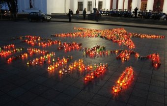 Одесситы подарили родному Городу-герою Звезду Памяти из сотен свечей