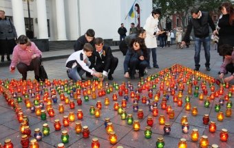 Одесситы подарили родному Городу-герою Звезду Памяти из сотен свечей