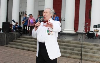 Одесситы подарили родному Городу-герою Звезду Памяти из сотен свечей